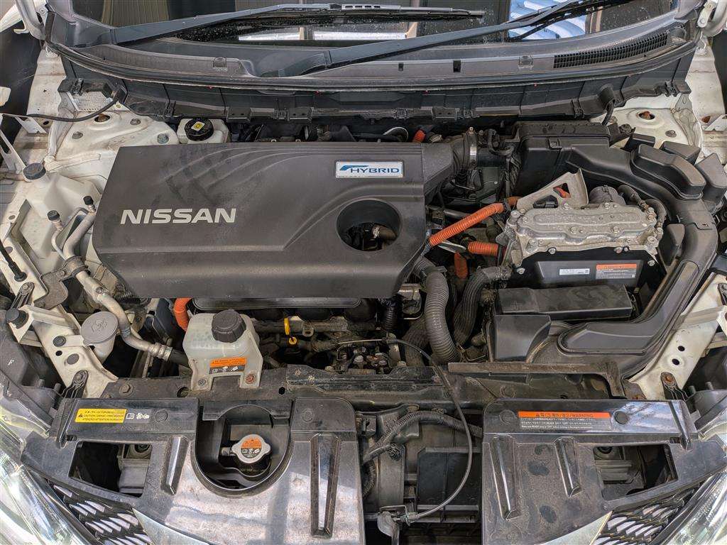 <p>2016 NISSAN X-TRAIL</p>
