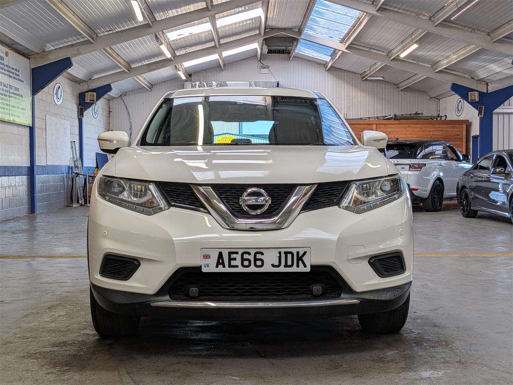 <p>2016 NISSAN X-TRAIL</p>