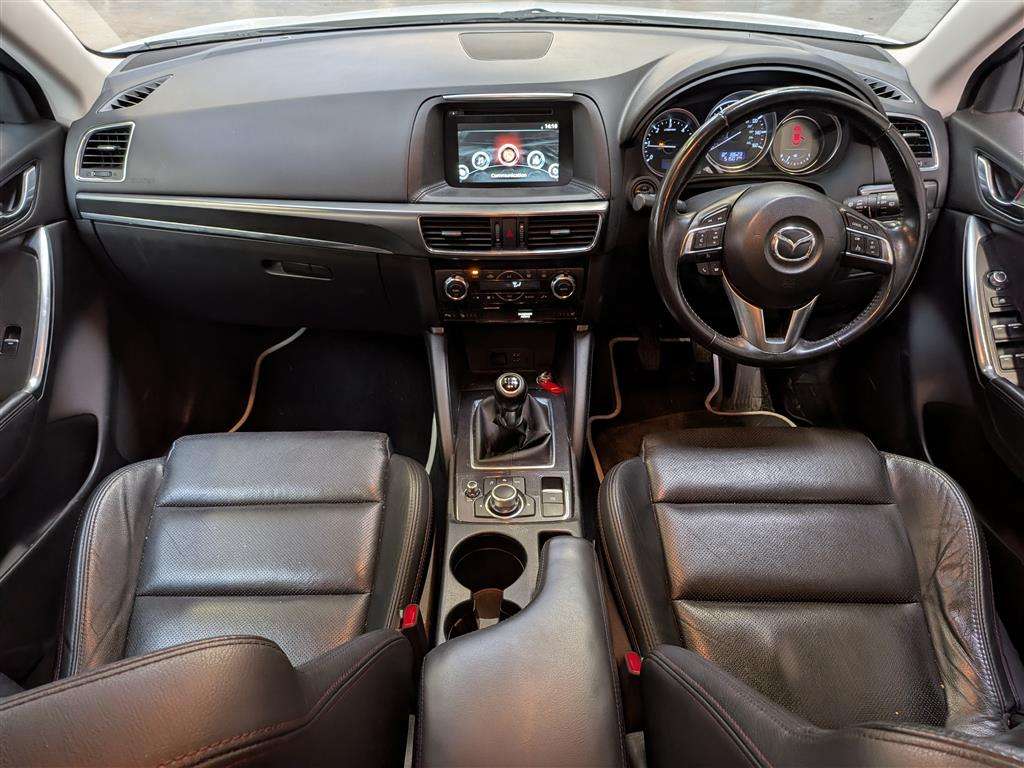 <p>2016 MAZDA CX-5 SPORT NAV D</p>