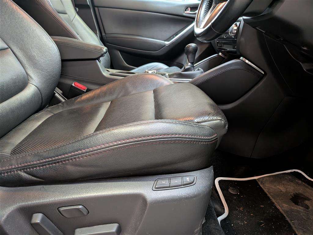 <p>2016 MAZDA CX-5 SPORT NAV D</p>