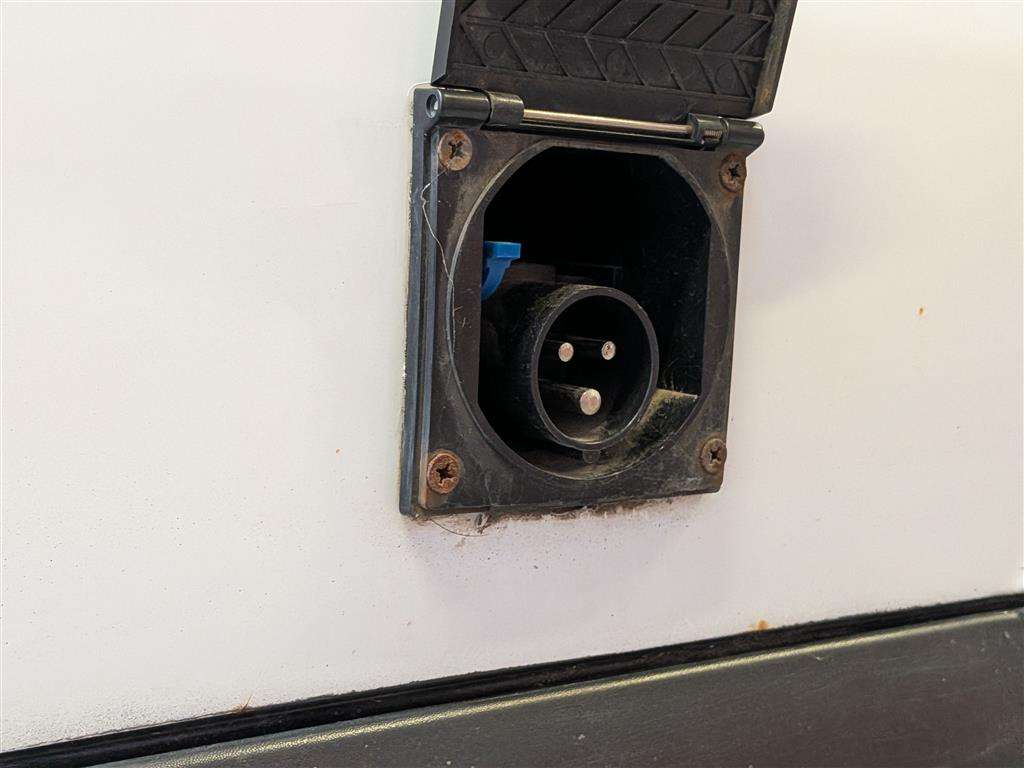 <p>2013 FORD TRANSIT 100 T260 FWD</p>