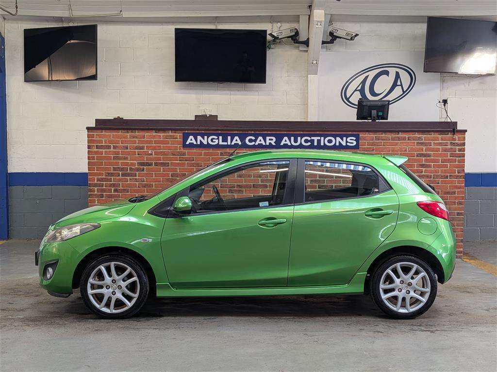 <p>2012 MAZDA 2 SPORT</p>