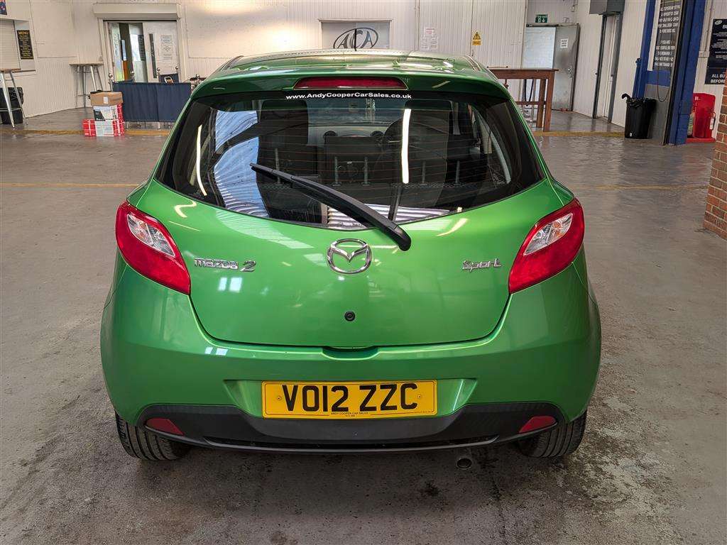 <p>2012 MAZDA 2 SPORT</p>