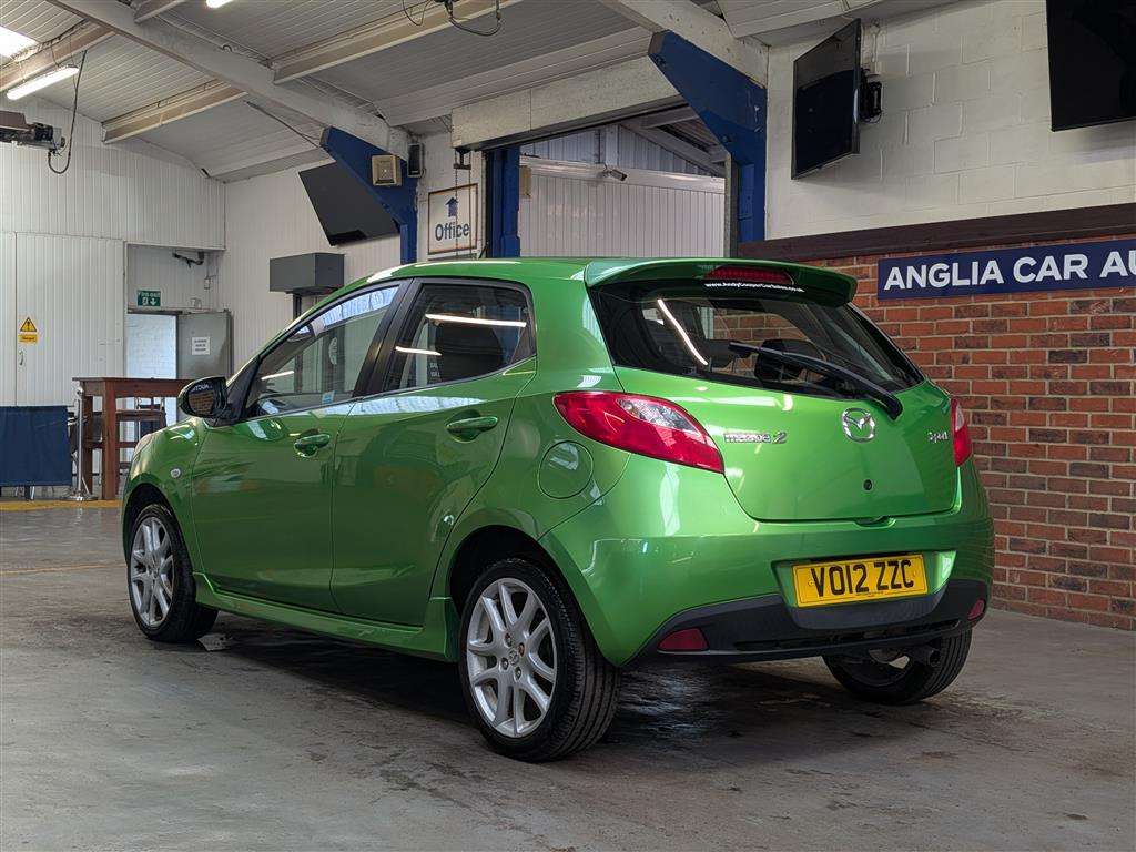 <p>2012 MAZDA 2 SPORT</p>