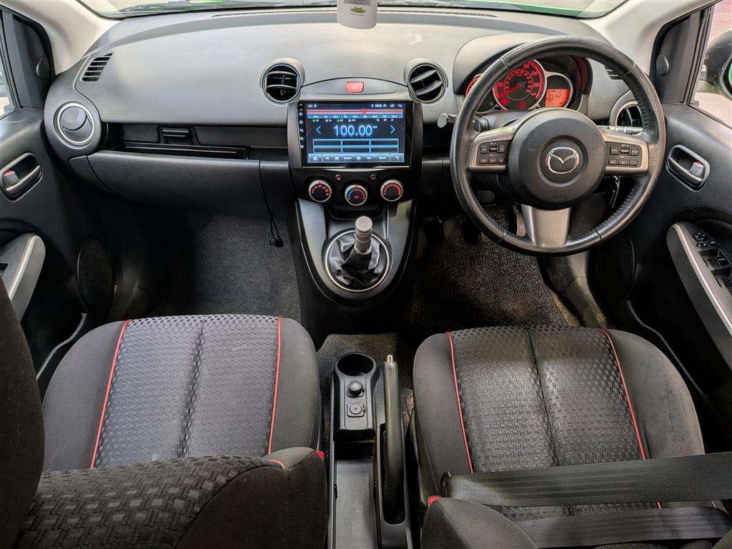 <p>2012 MAZDA 2 SPORT</p>