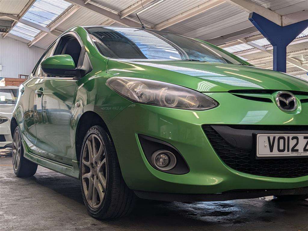 <p>2012 MAZDA 2 SPORT</p>