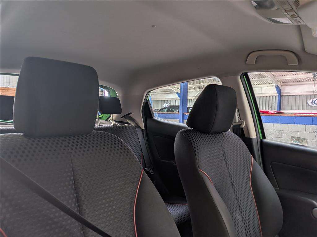 <p>2012 MAZDA 2 SPORT</p>