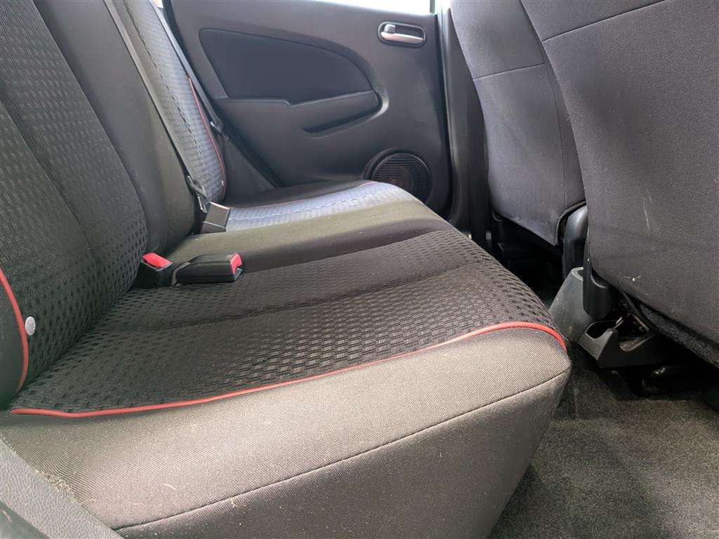 <p>2012 MAZDA 2 SPORT</p>