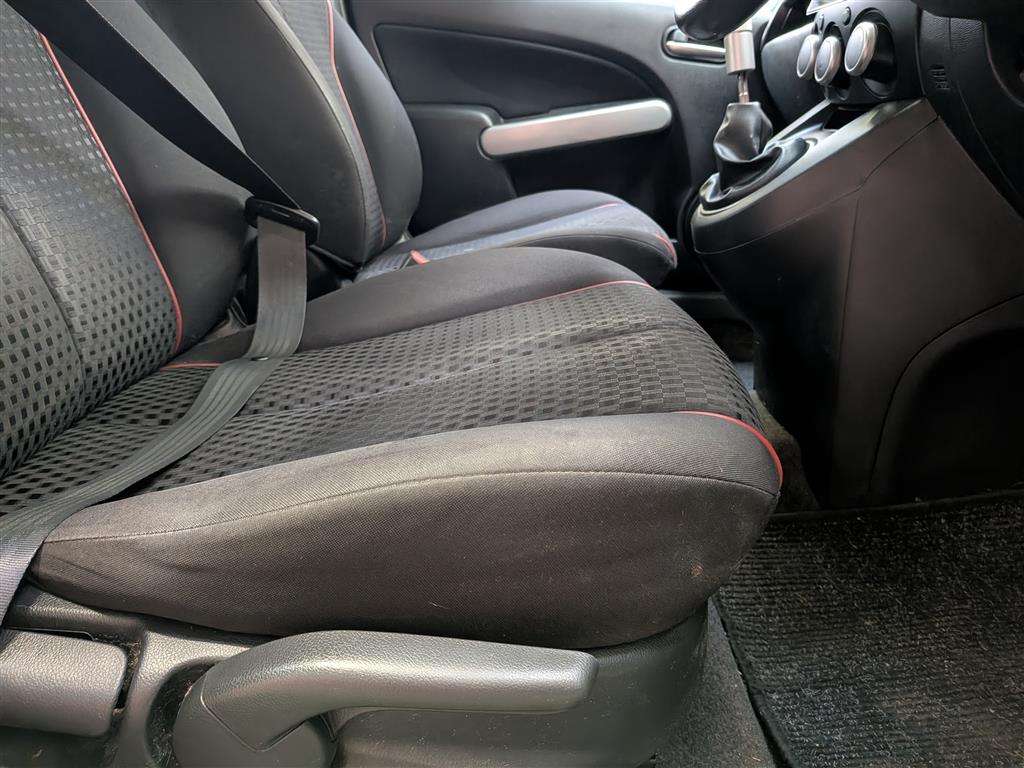 <p>2012 MAZDA 2 SPORT</p>