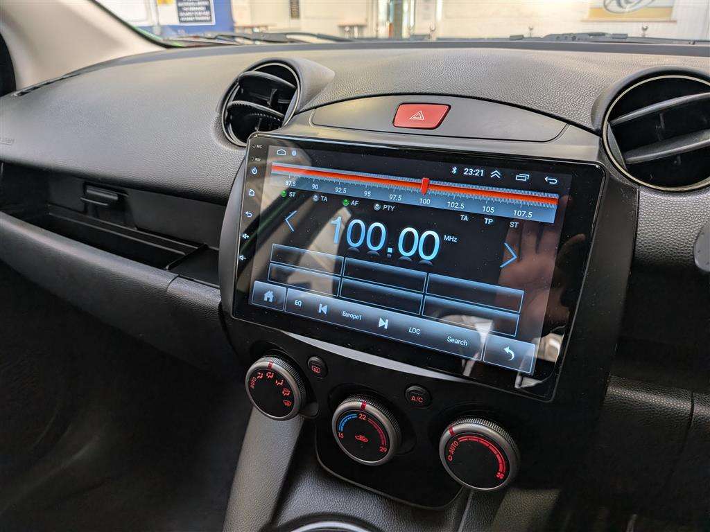 <p>2012 MAZDA 2 SPORT</p>