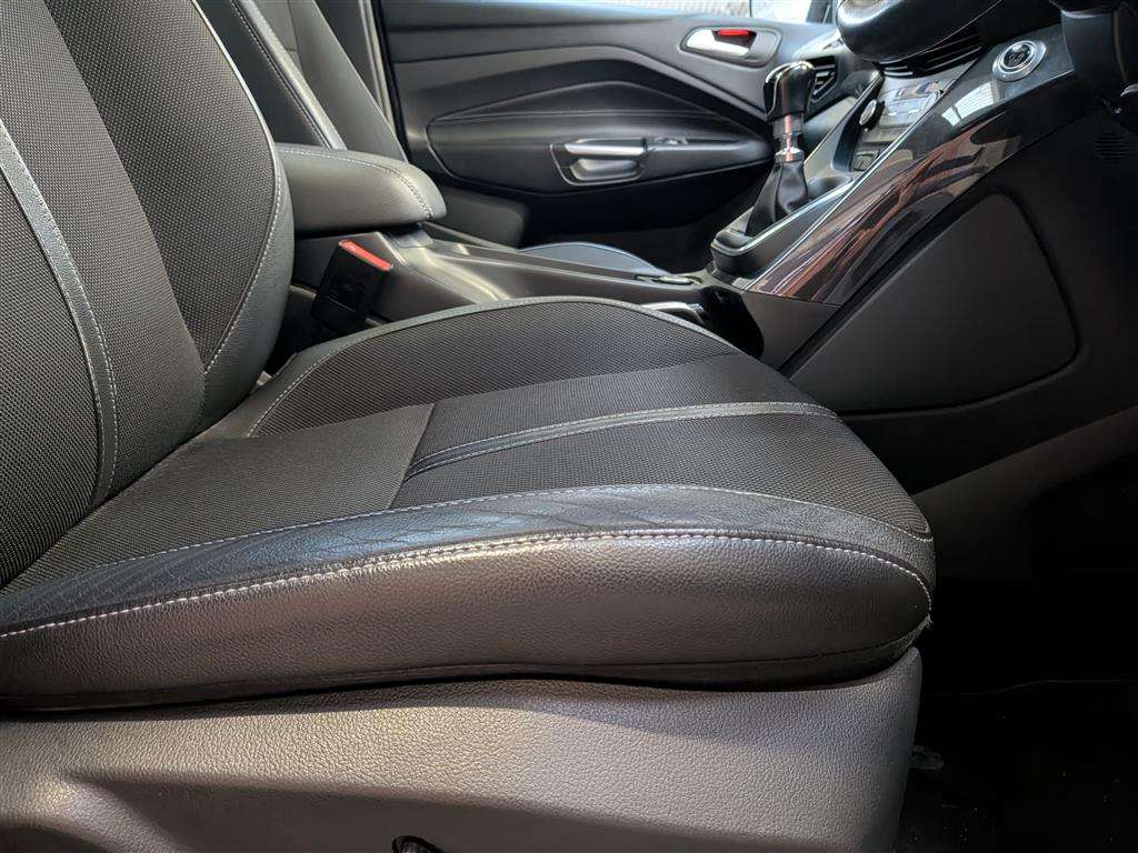 <p>2016 FORD C-MAX TITANIUM X TURBO</p>