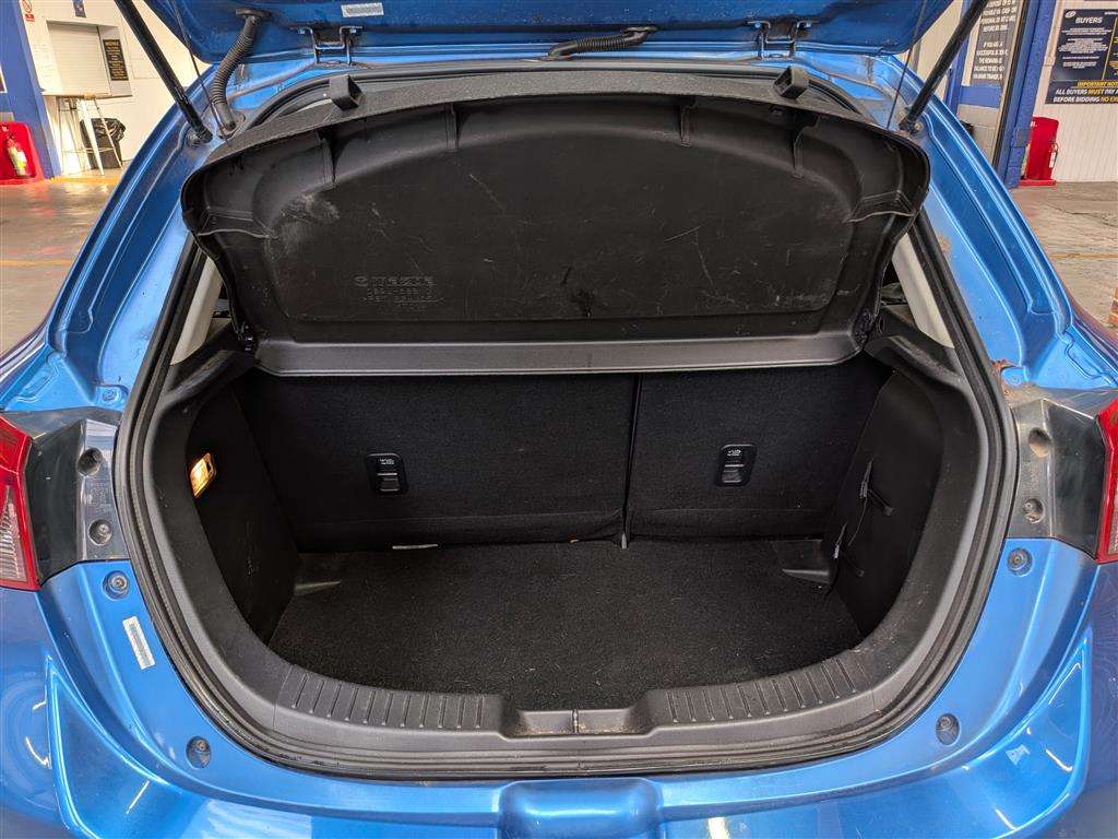 <p>2016 MAZDA 2 SE-L</p>