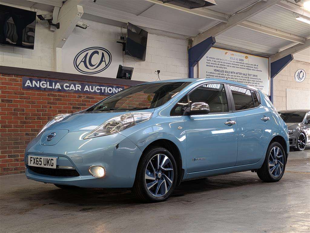 <p>2015 NISSAN LEAF ACENTA</p>