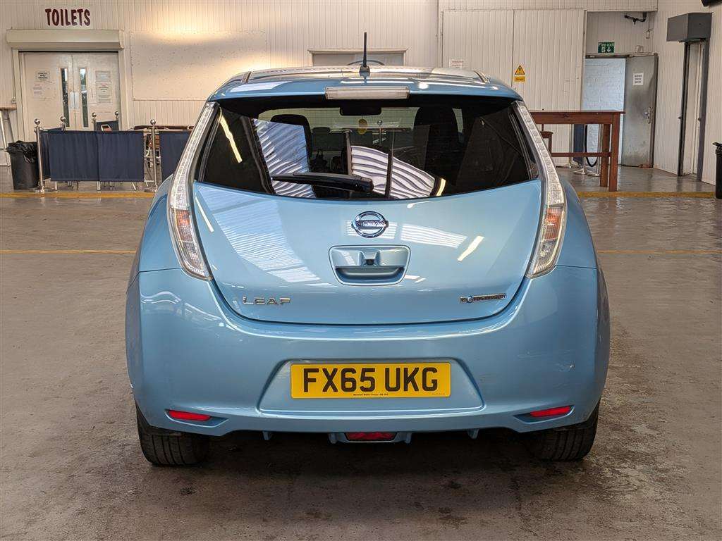 <p>2015 NISSAN LEAF ACENTA</p>
