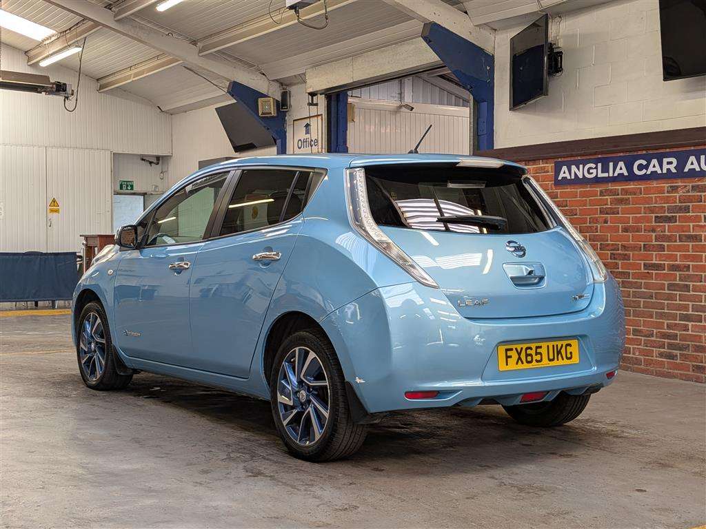 <p>2015 NISSAN LEAF ACENTA</p>