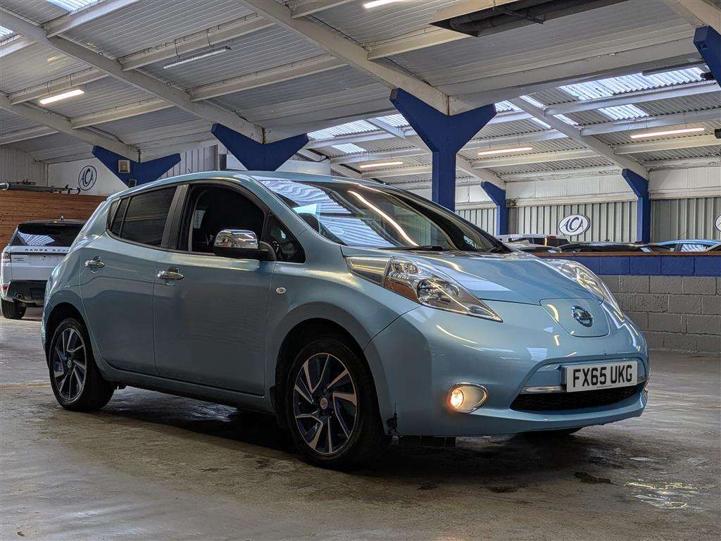 <p>2015 NISSAN LEAF ACENTA</p>