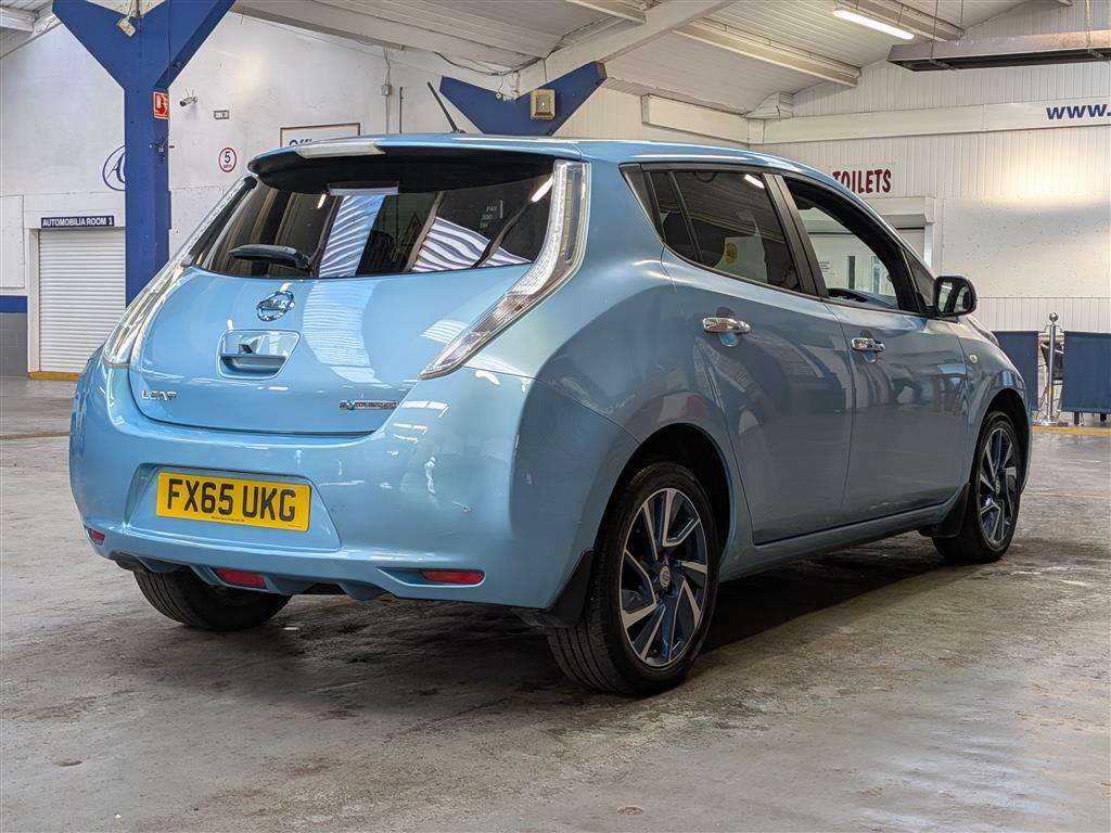 <p>2015 NISSAN LEAF ACENTA</p>