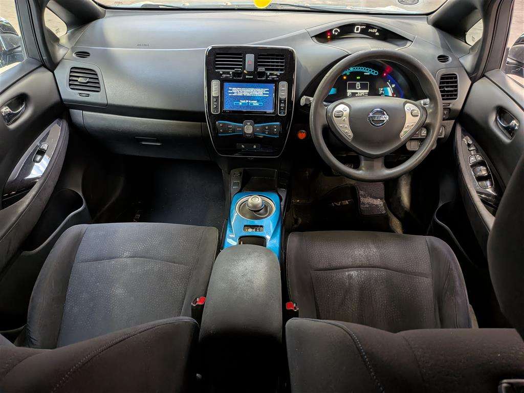 <p>2015 NISSAN LEAF ACENTA</p>