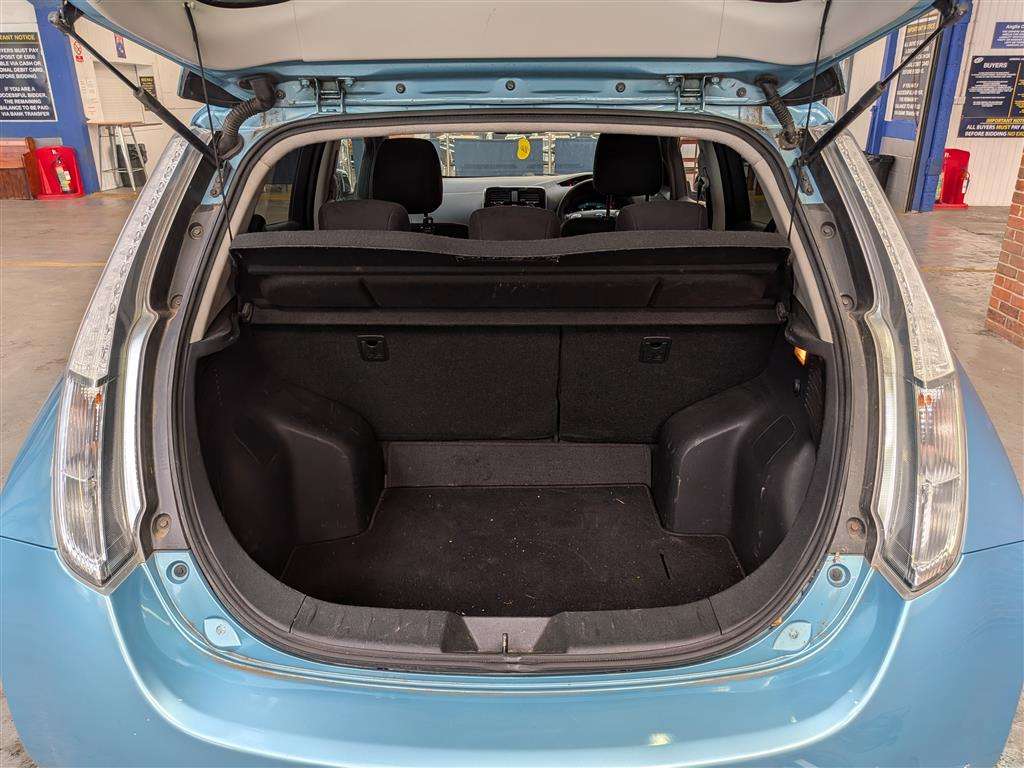 <p>2015 NISSAN LEAF ACENTA</p>