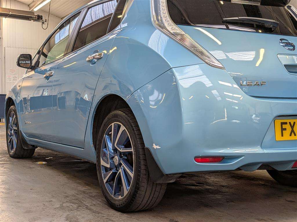 <p>2015 NISSAN LEAF ACENTA</p>