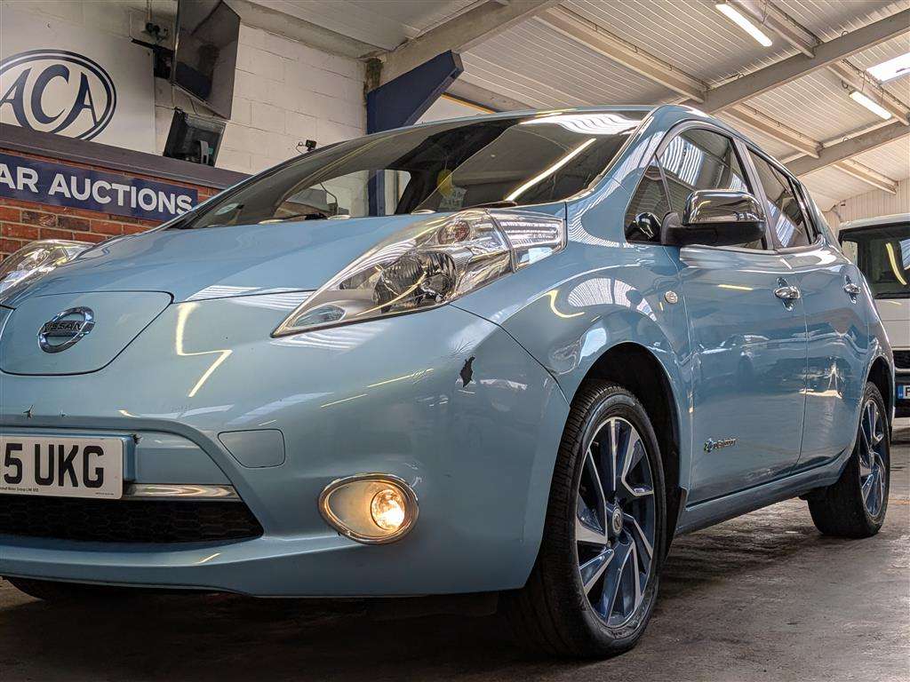 <p>2015 NISSAN LEAF ACENTA</p>