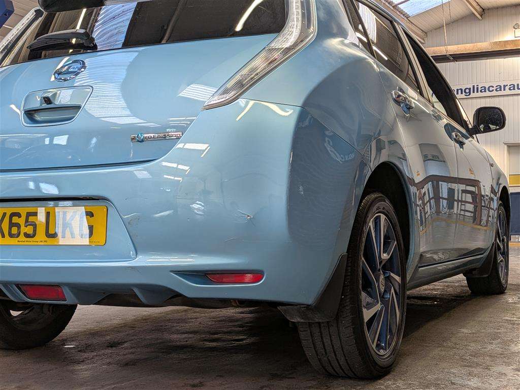 <p>2015 NISSAN LEAF ACENTA</p>