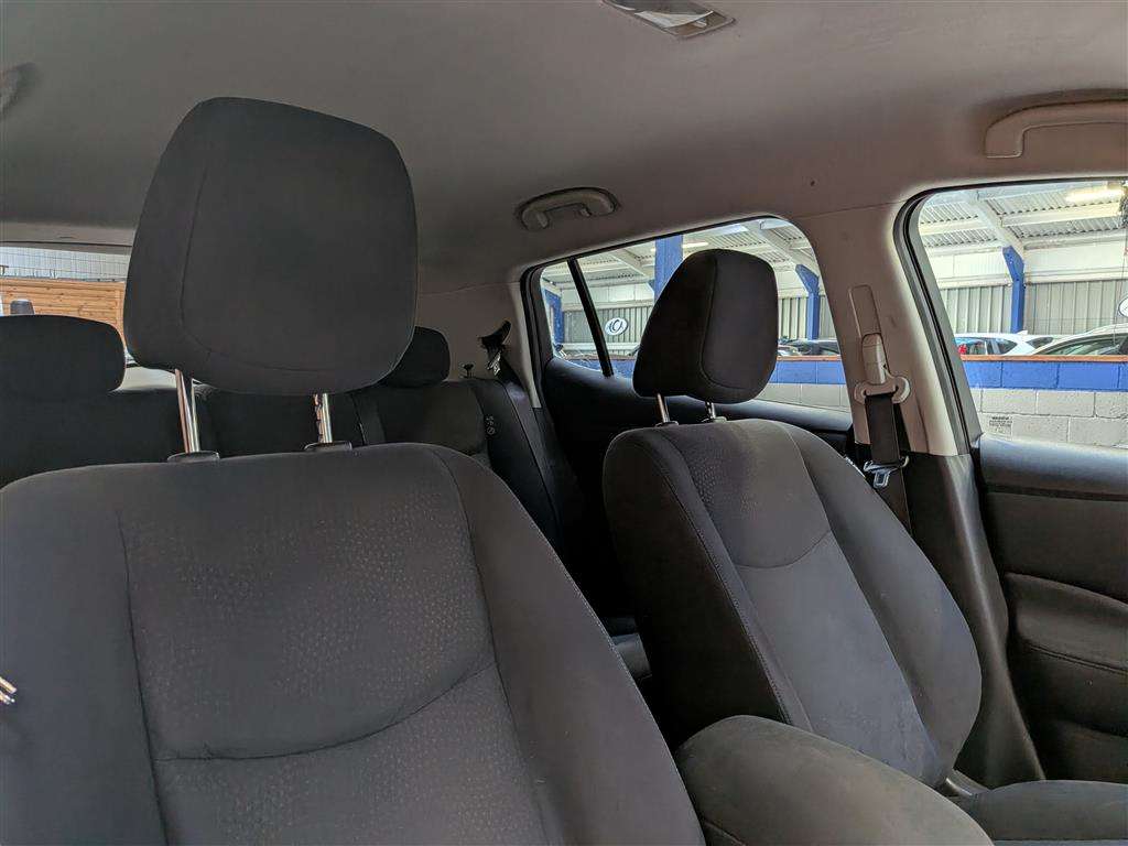 <p>2015 NISSAN LEAF ACENTA</p>