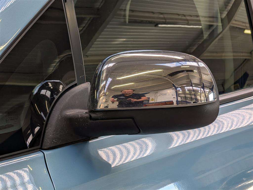 <p>2015 NISSAN LEAF ACENTA</p>