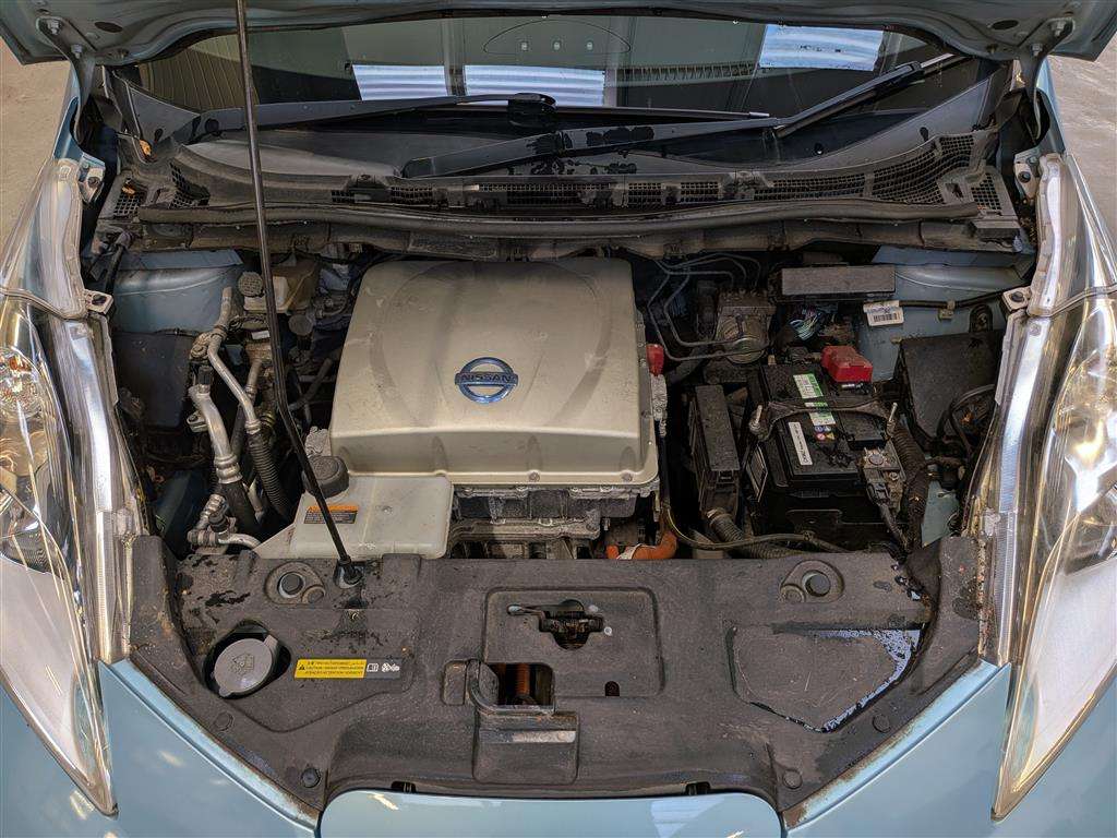 <p>2015 NISSAN LEAF ACENTA</p>