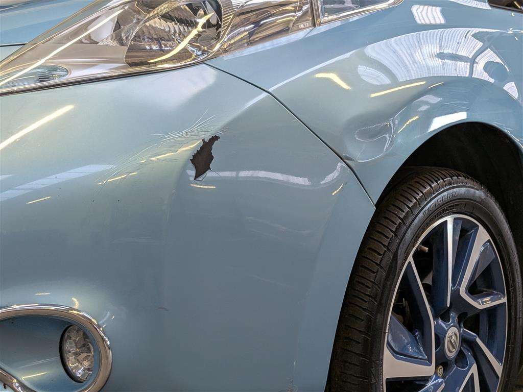 <p>2015 NISSAN LEAF ACENTA</p>