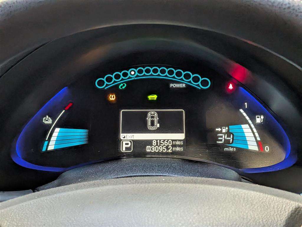 <p>2015 NISSAN LEAF ACENTA</p>
