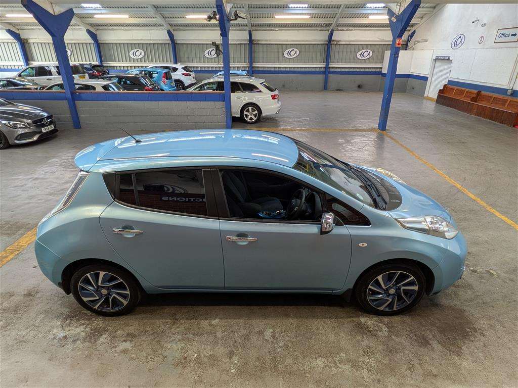 <p>2015 NISSAN LEAF ACENTA</p>