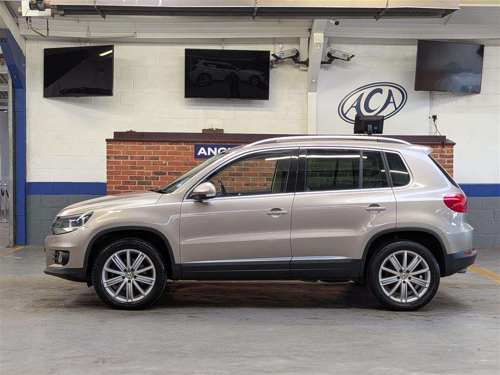 <p>2011 VOLKSWAGEN TIGUAN SPORT TDI 4MOTION</p>