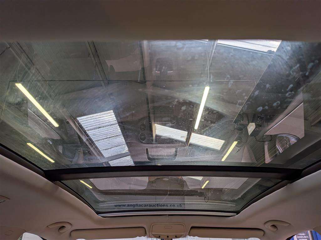<p>2011 VOLKSWAGEN TIGUAN SPORT TDI 4MOTION</p>