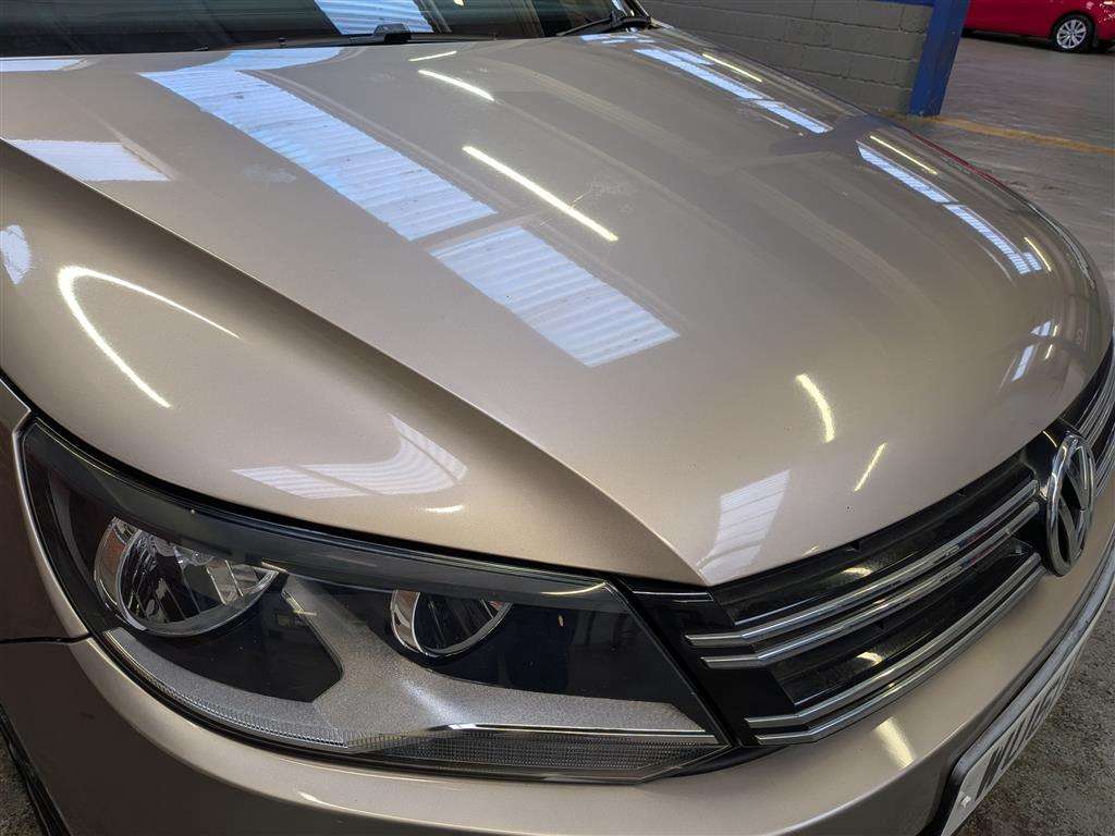 <p>2011 VOLKSWAGEN TIGUAN SPORT TDI 4MOTION</p>