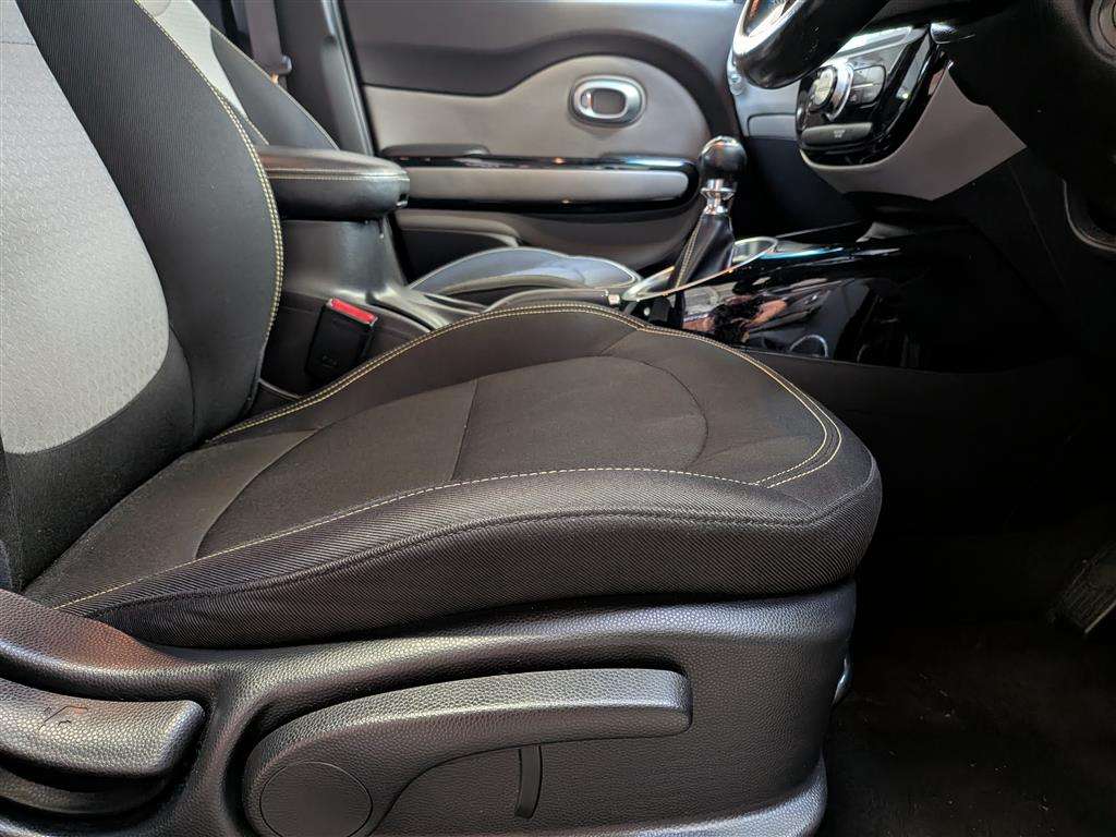 <p>2015 KIA SOUL CONNECT +</p>