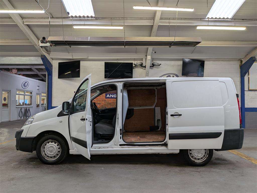 <p>2015 TOYOTA PROACE 1200 L2H1 HDI</p>