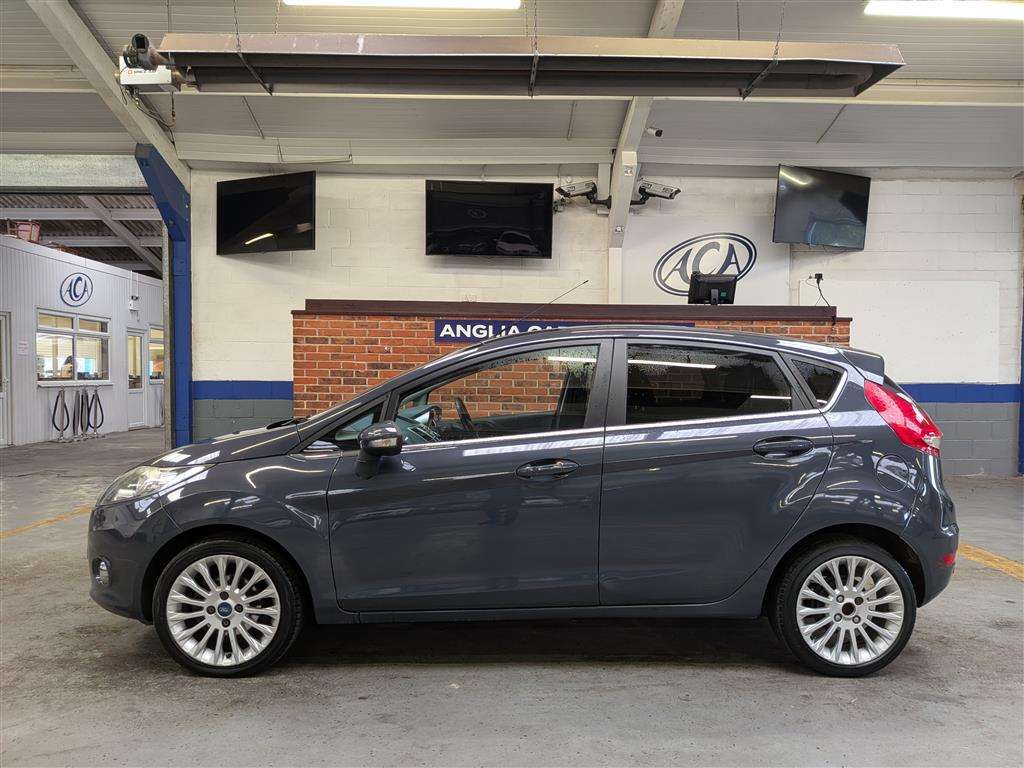 <p>2011 FORD FIESTA TITANIUM AUTO</p>
