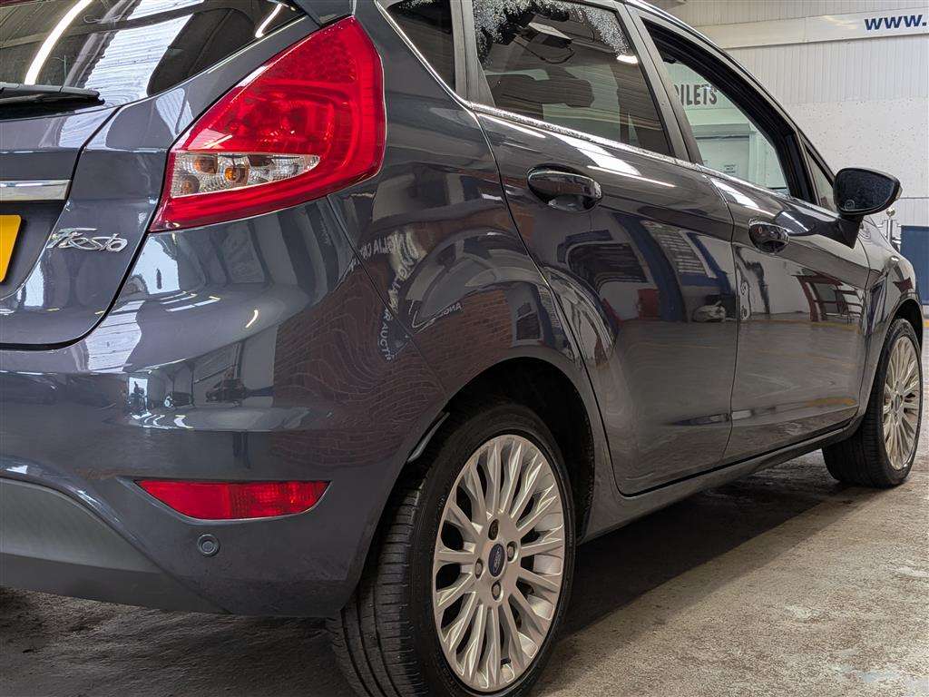 <p>2011 FORD FIESTA TITANIUM AUTO</p>