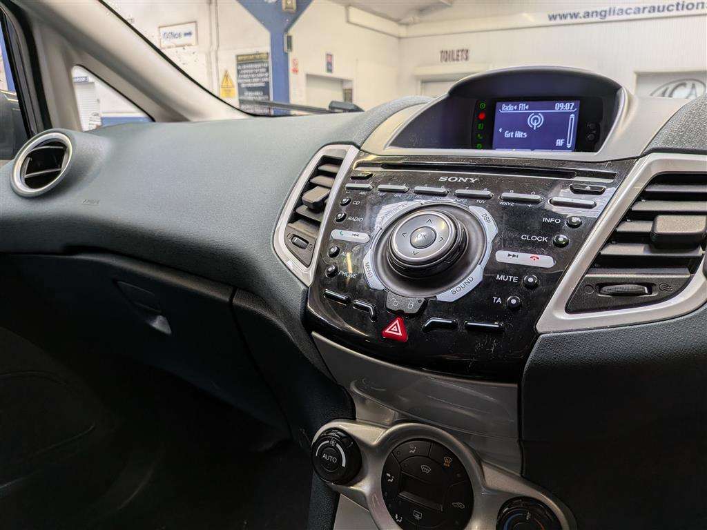 <p>2011 FORD FIESTA TITANIUM AUTO</p>