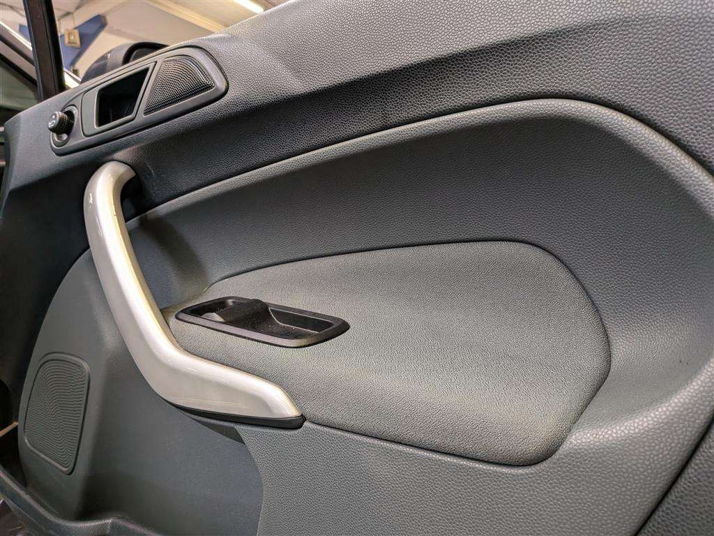 <p>2011 FORD FIESTA TITANIUM AUTO</p>