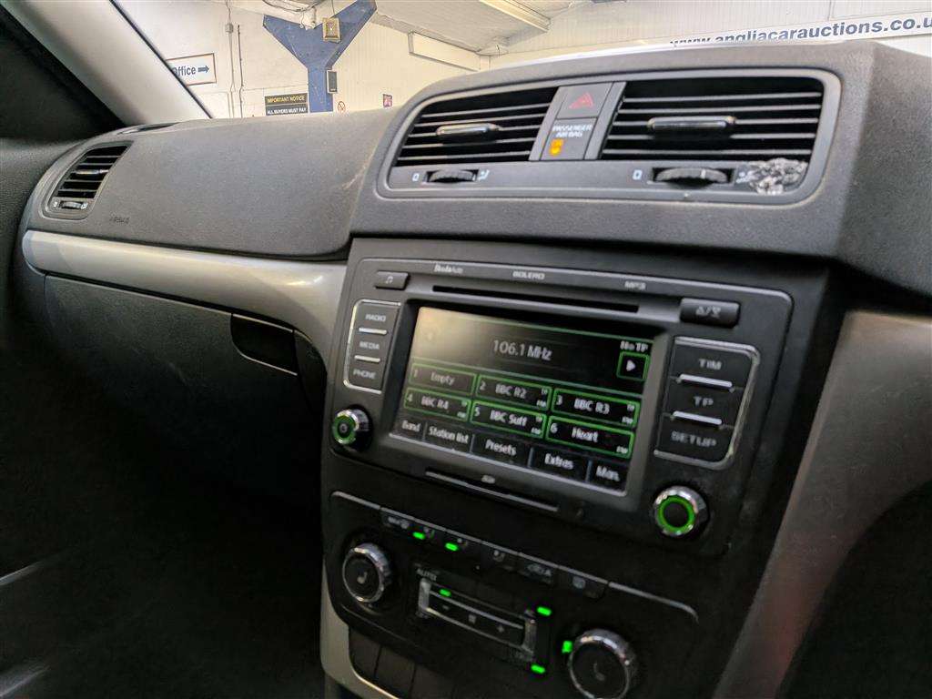 <p>2011 SKODA YETI E-GANCE TDICR 4X4 SA</p>