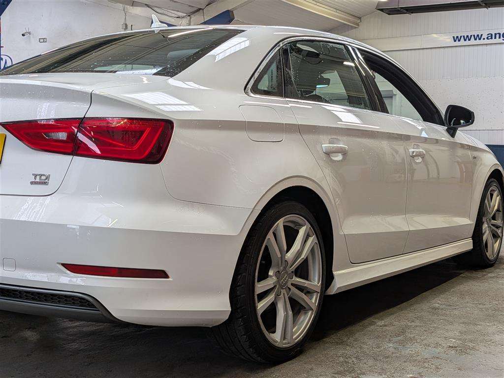 <p>2016 AUDI A3 SPORT NAV TDI QUATTRO</p>