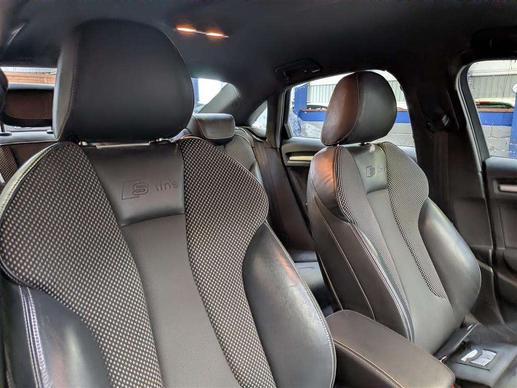 <p>2016 AUDI A3 SPORT NAV TDI QUATTRO</p>