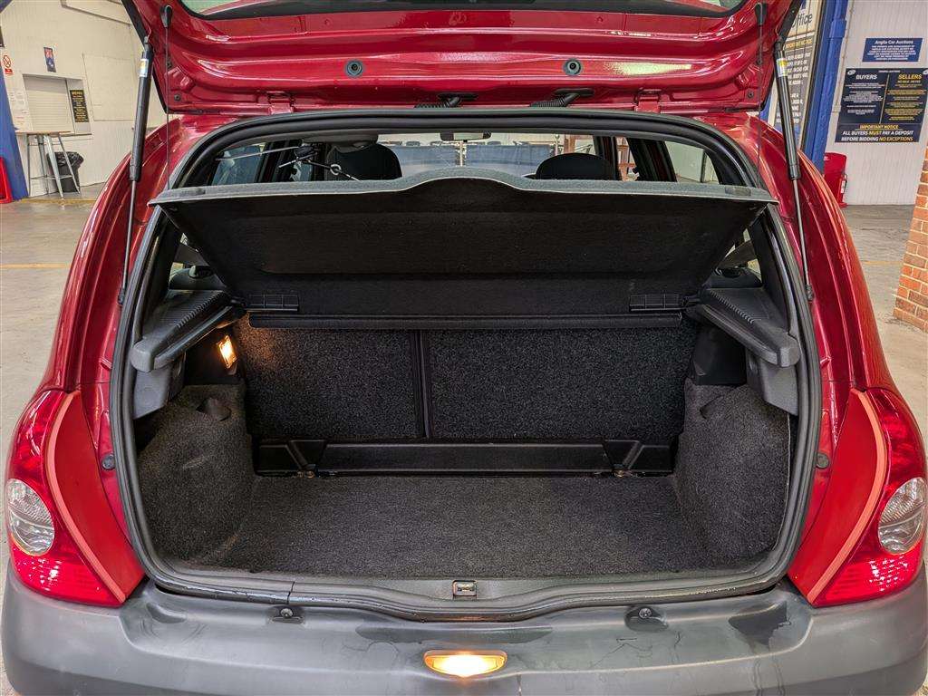 <p>2004 RENAULT CLIO DYNAMIQUE 16V</p>