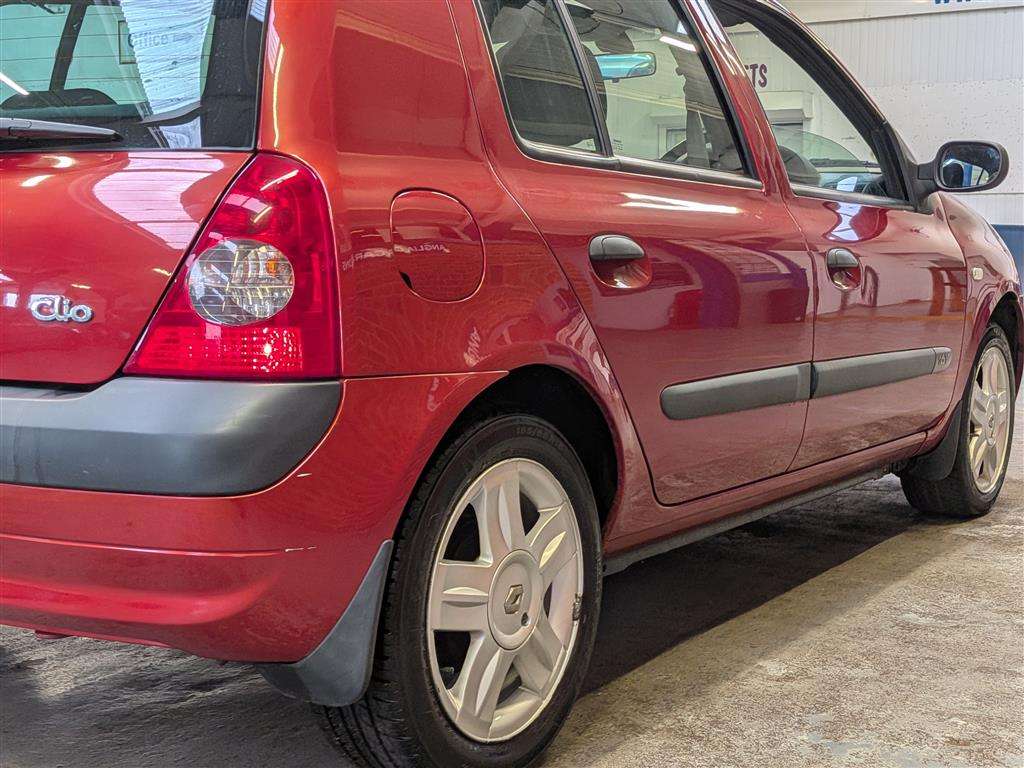 <p>2004 RENAULT CLIO DYNAMIQUE 16V</p>