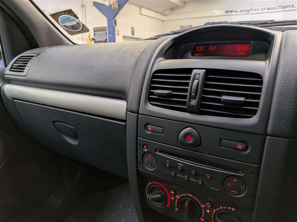 <p>2004 RENAULT CLIO DYNAMIQUE 16V</p>