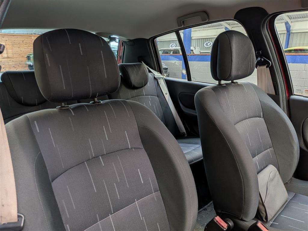 <p>2004 RENAULT CLIO DYNAMIQUE 16V</p>