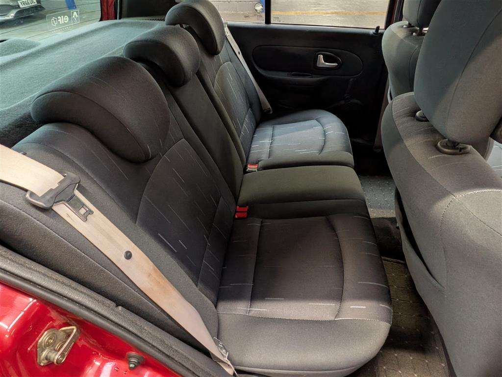 <p>2004 RENAULT CLIO DYNAMIQUE 16V</p>