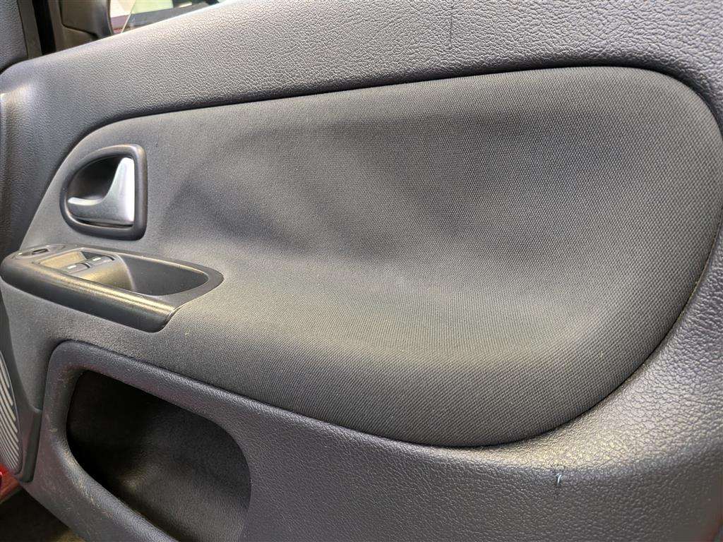 <p>2004 RENAULT CLIO DYNAMIQUE 16V</p>